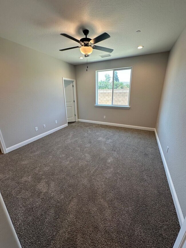 Foto del edificio - New house in Kerman Ca