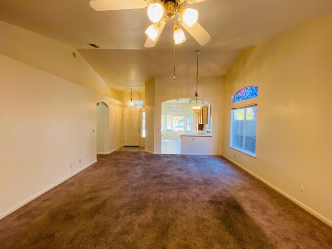 Building Photo - 3 Bedroom Home in Hampton Oaks