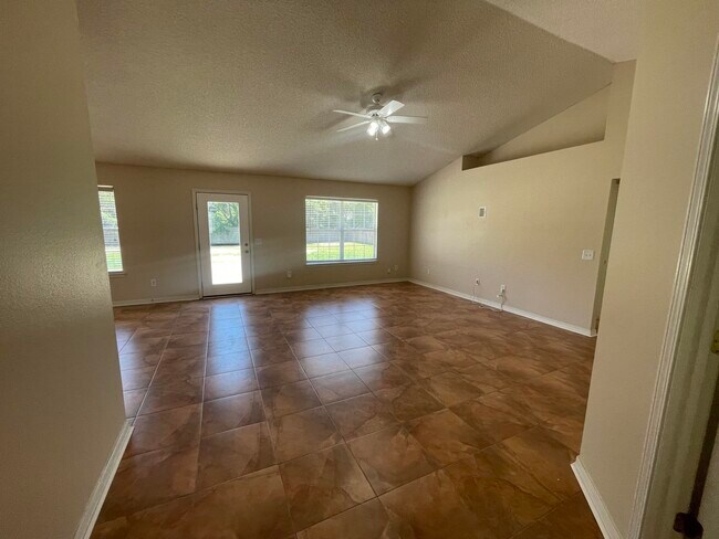 Foto del edificio - 6655 Bryant Rd