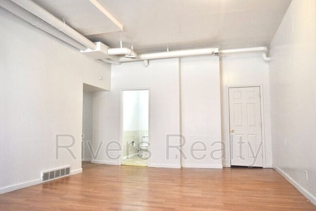 Building Photo - 2601 Bellevue Ave