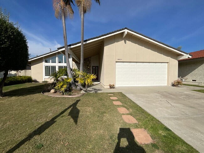 Building Photo - 3 Bedroom 2 Bath,