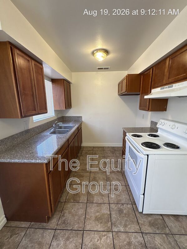 Foto del edificio - 1715 E Douglas Ave