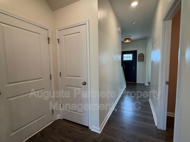 Building Photo - 1097 Sapphire Dr