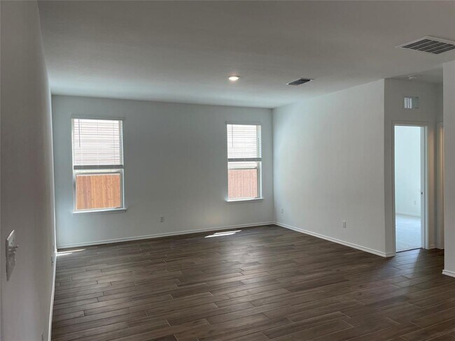 Building Photo - 252 Redonda Dr