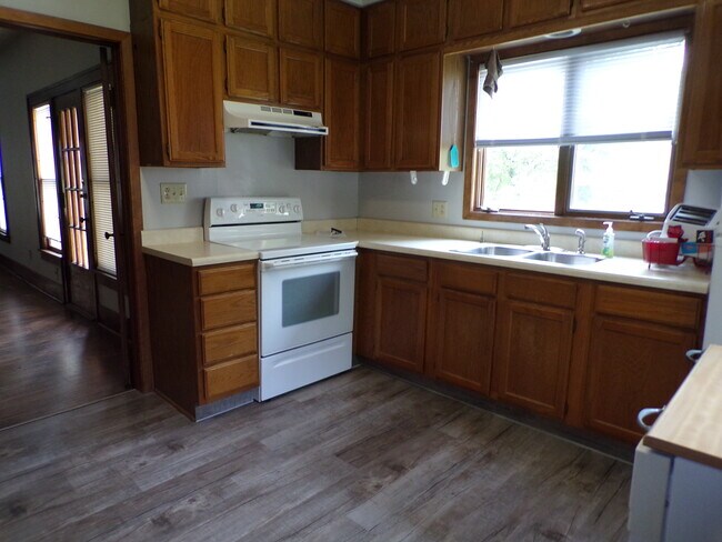Kitchen - 817 8th Ave