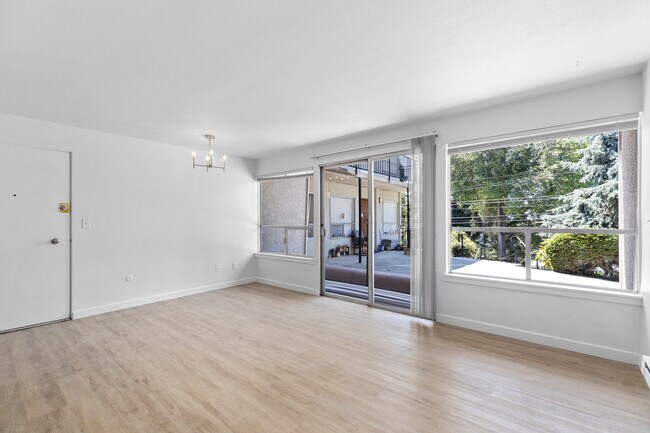 Foto del edificio - 1330 12th Ave S