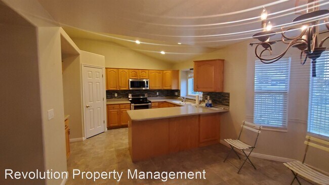 Building Photo - 4 br, 3.5 bath House - 956 E 2675 N