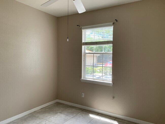 Foto del edificio - 5683 Star Rush Dr