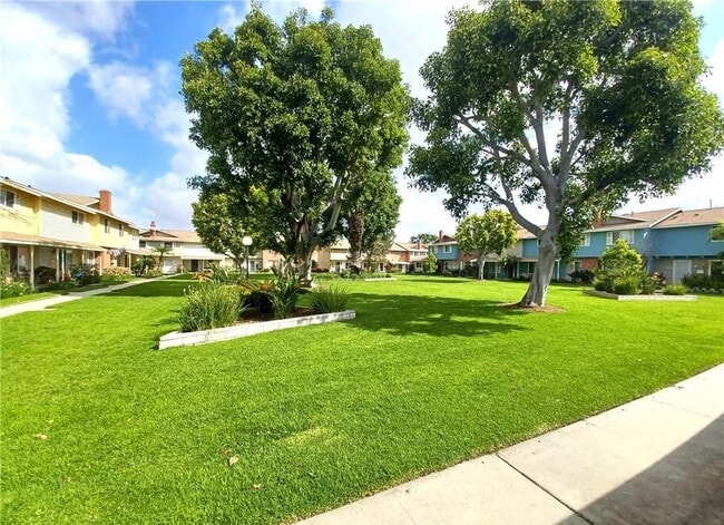 Building Photo - 11820 Gloxinia Ave
