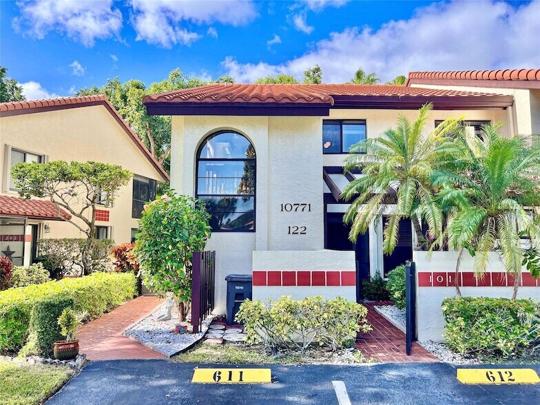 Primary Photo - 10771 Palm Lake Ave