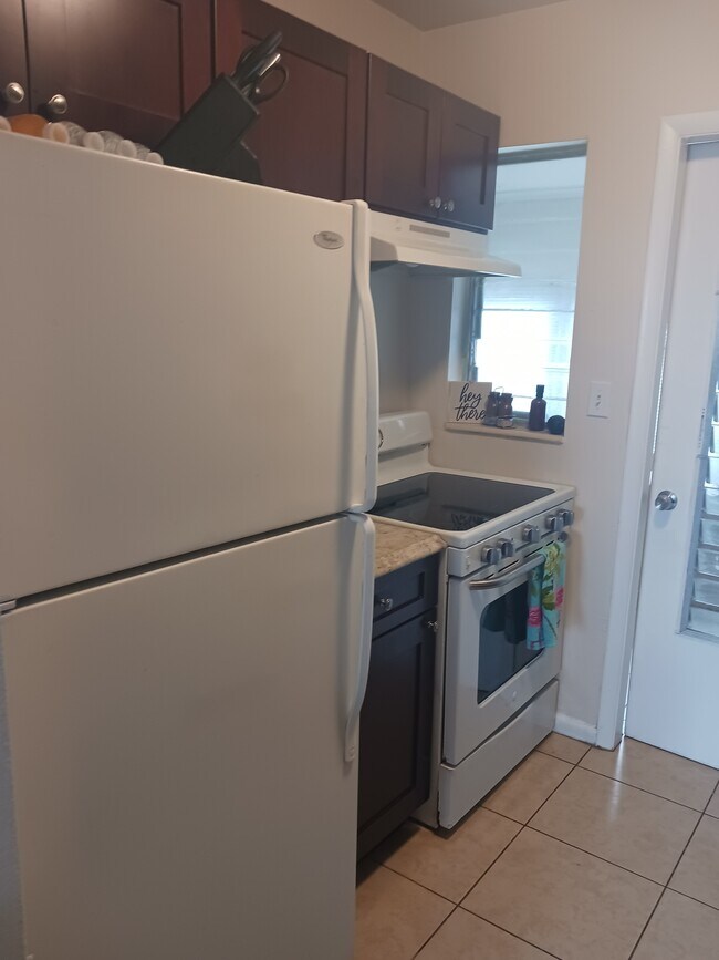 Foto del edificio - 21067 Meehan Ave