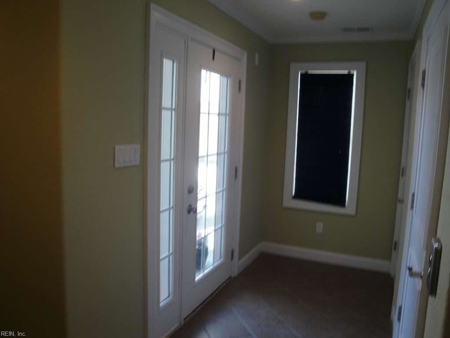 Building Photo - 3 bedroom in Virginia Beach VA 23451