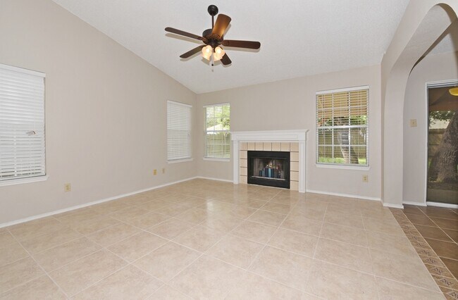 Building Photo - 13315 Lost Lake Dr