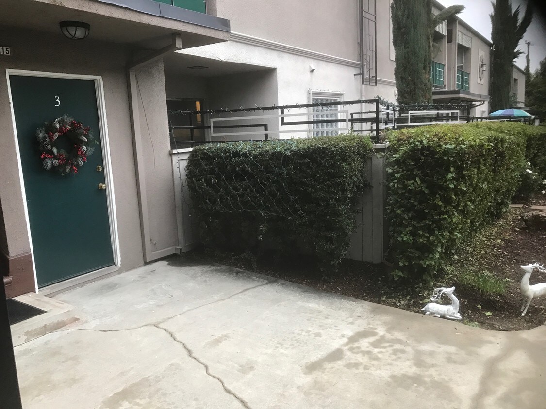 Come on in to Apt 3! - 6268 N San Gabriel Blvd