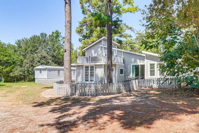 Building Photo - 372 Plum St