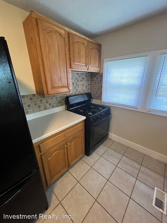 Building Photo - 2 br, 1 bath House - 1028 E Blaine St