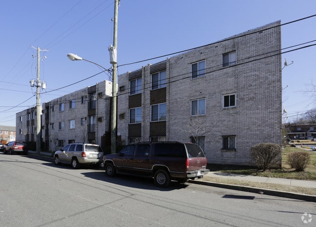 Building Photo - 201-225 36th St NE