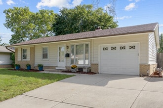Building Photo - 1031 Maple Ln