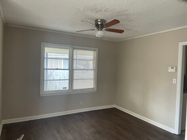 Foto del edificio - 3 Bedroom/1 Bath Home