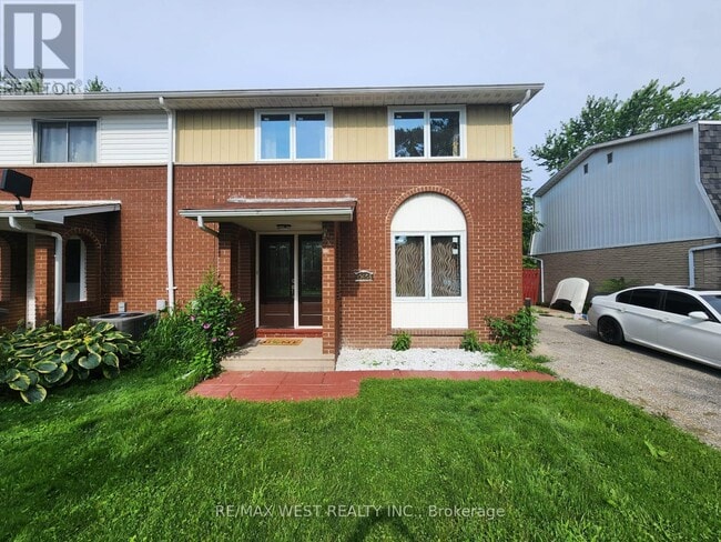 Building Photo - 10658 Atwater Crescent