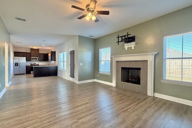 Building Photo - AVAILABLE MID-MARCH 2026! (Pet Friendly)