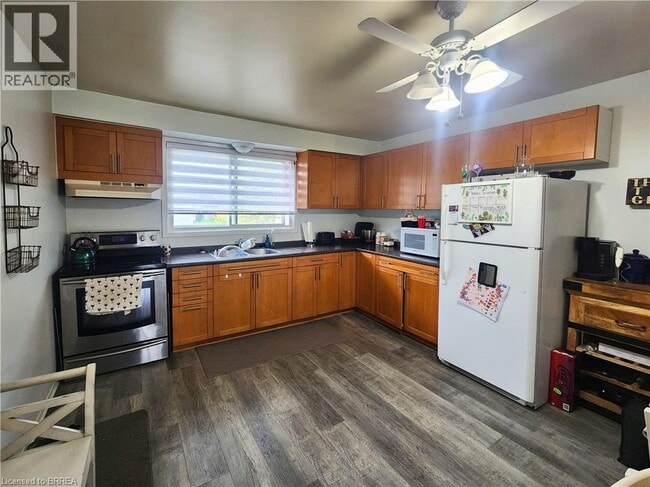 Building Photo - 85 Lyndhurst St