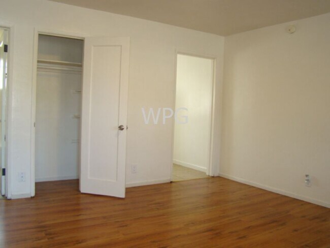 Building Photo - 440 N Fair Oaks Ave