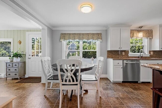 Foto del edificio - Welcome to the home of your dreams! This g...