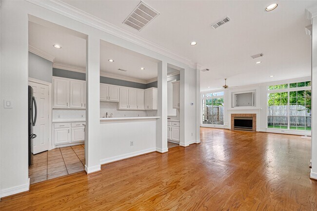 Foto del edificio - 3619 W Clay St