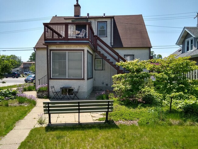Foto del edificio - 227 Lowry Ave NE