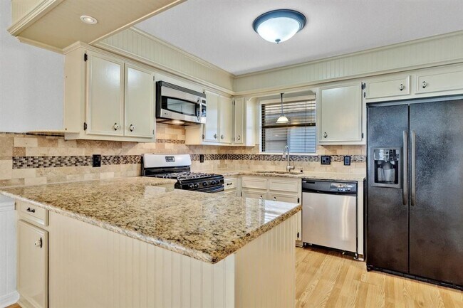 Building Photo - 1708 Wild Horse Ln