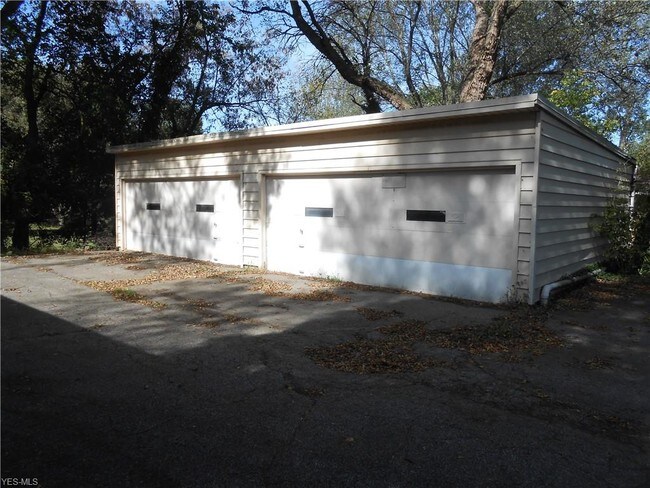 Building Photo - 27890 Center Ridge Rd