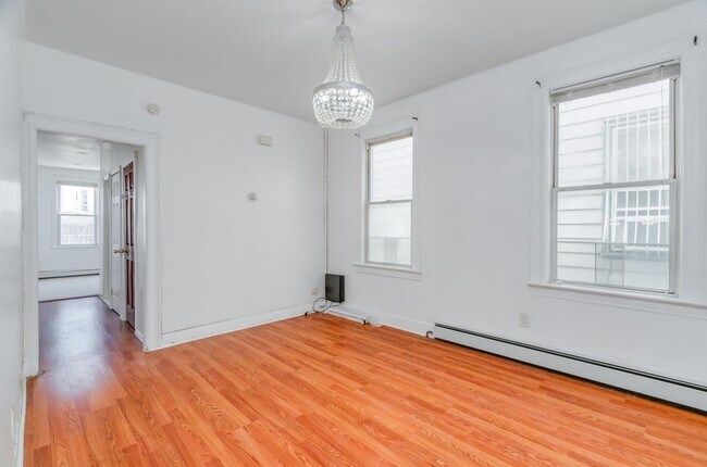 Foto del edificio - 404 Danforth Ave