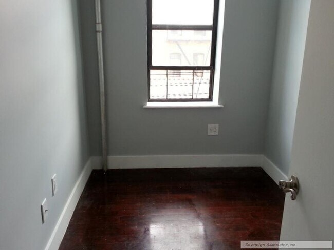 Building Photo - 225 W 146th St