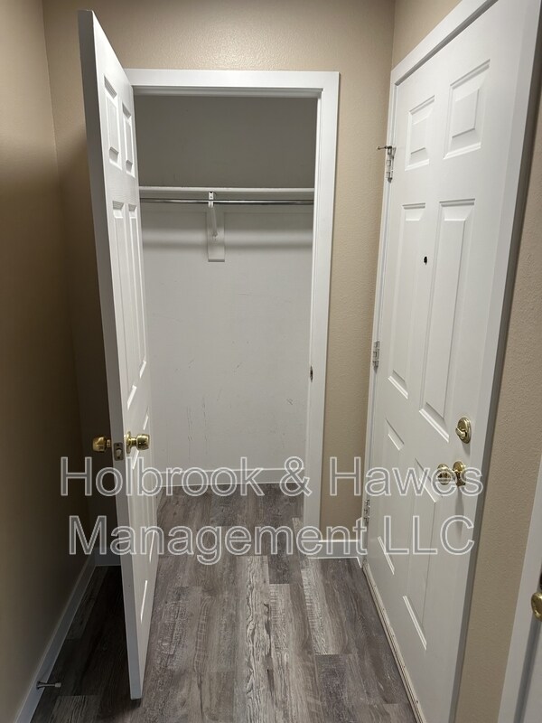 Foto del edificio - 4531 Boardwalk Dr