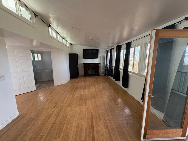 Área de estar/dormitorio - 1400 San Remo Dr