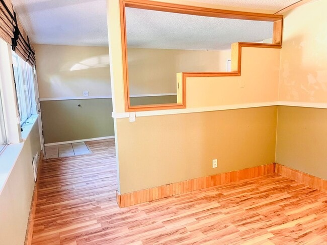 Foto del edificio - Charming 3BR/1BA w/ 1-car garage, long driveway, fenced yard, wood stove & shed/workshop.