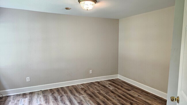 Foto del edificio - 1+Acre in the country! 2 bed/1.5 Bth- NO C...