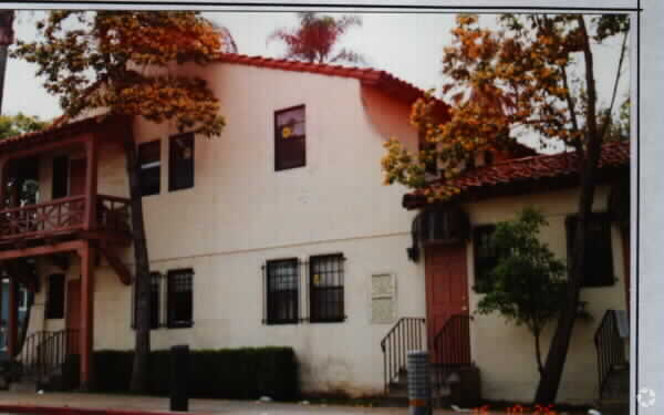 Building Photo - 1228 N Broadway