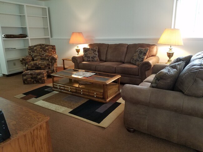 Building Photo - 1470 Trojan Dr