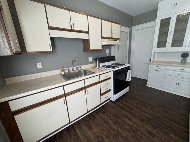 Building Photo - 405 S Park Ave