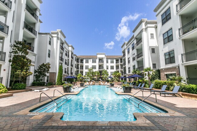 Building Photo - Brookleigh Flats Apartments
