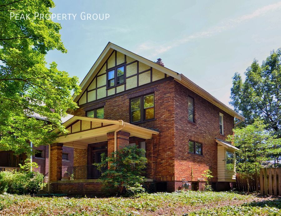 Foto principal - 211 E Northwood Ave