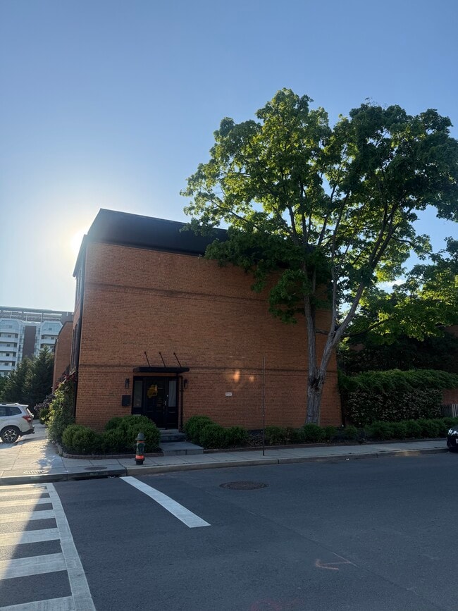 Foto del edificio - 601 H St SW