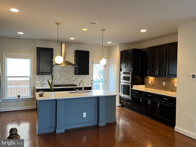 Foto del edificio - 9624 Stockwell Ln