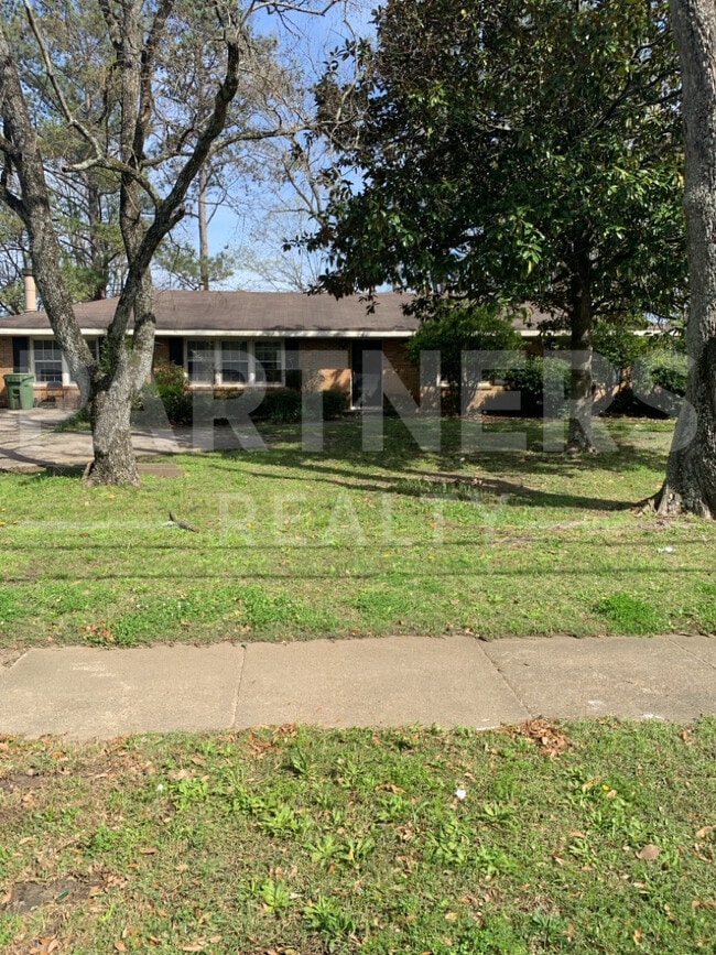 Building Photo - 3333 Carter Hill Rd