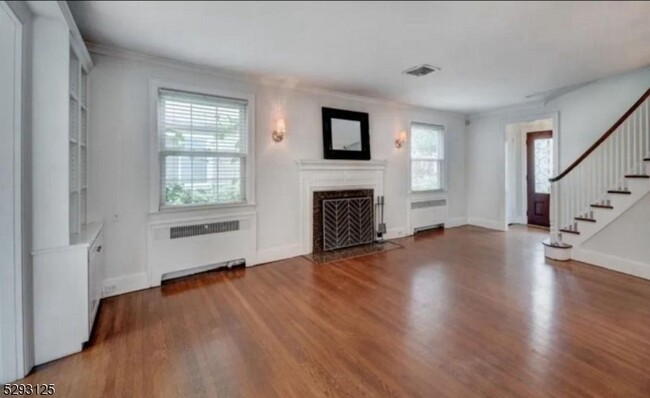 Building Photo - 58 Meadowbrook Rd
