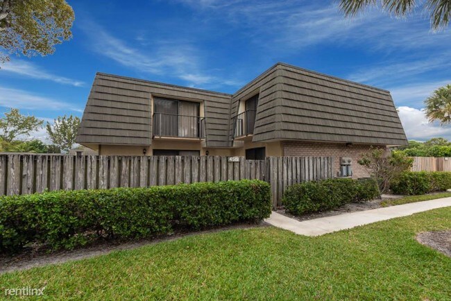 Building Photo - 2 br, 2.5 bath Townhome - 4519 45th Way