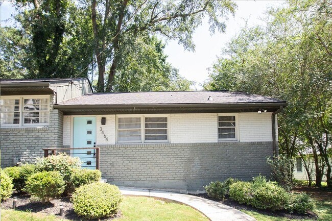 Building Photo - Beautifully Renovated 2bd/1ba on Quiet Str...
