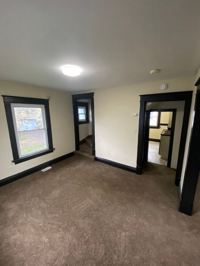 Building Photo - Section 8 Welcome! Beautifully Renovated 3...